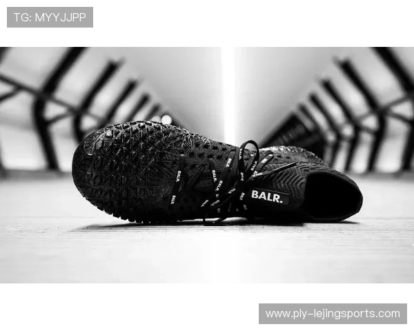 足球球星们的时尚之选板鞋如何影响潮流趋势与球场外形象塑造